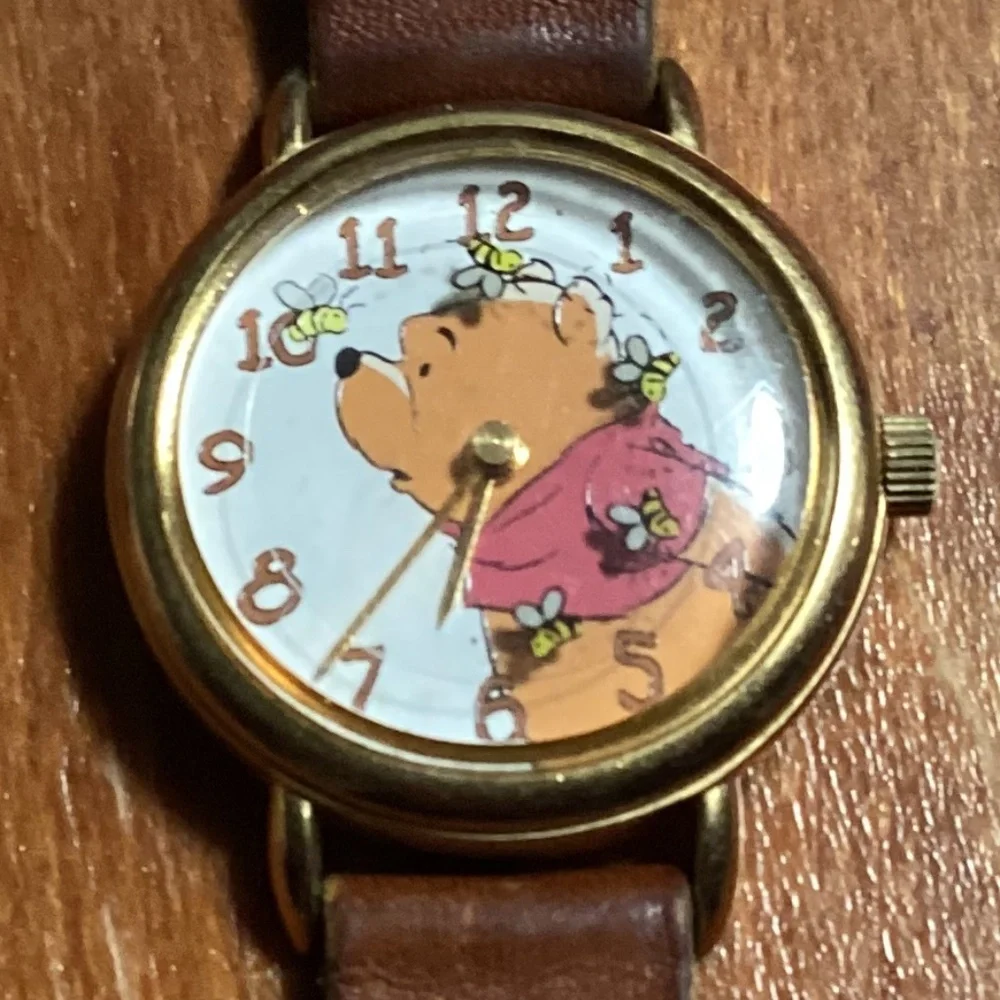 Vintage Timex Disney Winnie the Pooh Watch Brown Leather Band Bee Second Hand